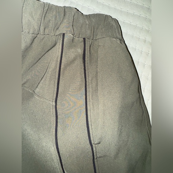 Lululemon On the Right olive Track Pant. Size 4.  VGUC - Picture 11 of 13